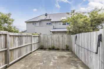 9/2 Stone Street, Miramar