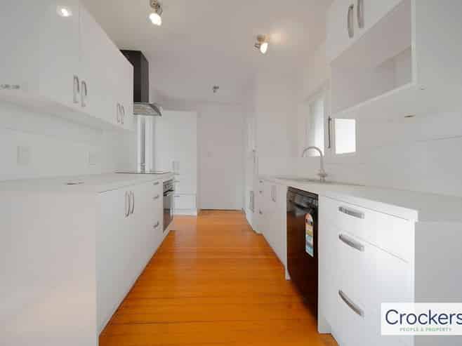 21 Amberley Avenue, Te Atatu South