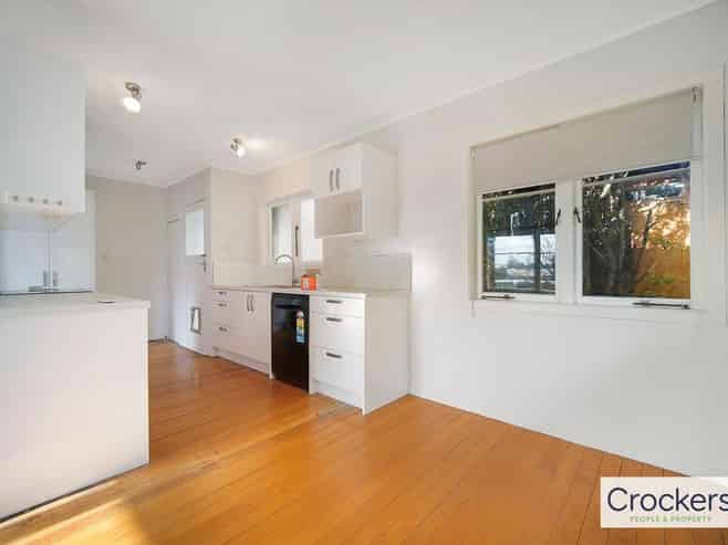 21 Amberley Avenue, Te Atatu South