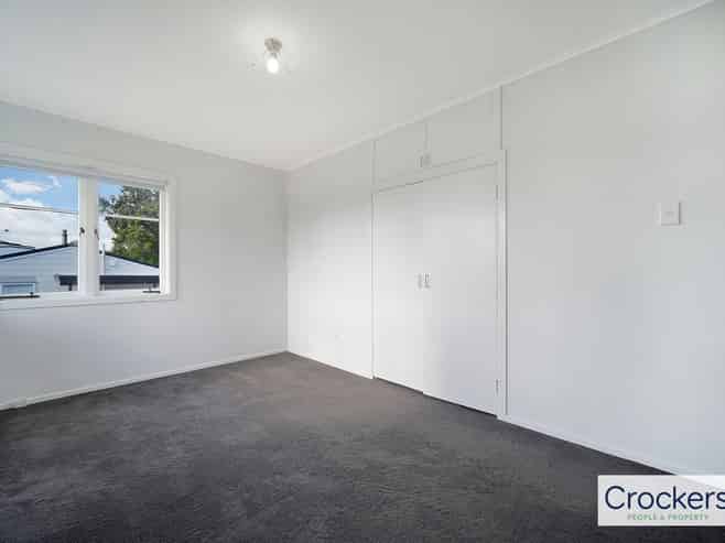 21 Amberley Avenue, Te Atatu South