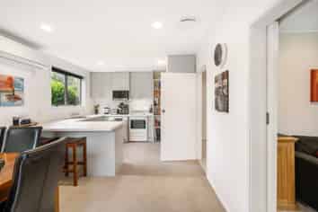 13 Hillier Place, Allenton