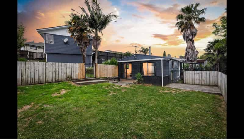 15A Vina Place, Massey