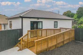 2/25 Mcleod Road, Weymouth