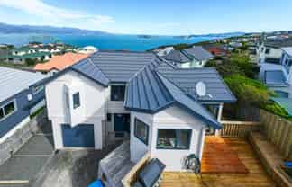 75A Dress Circle, Newlands