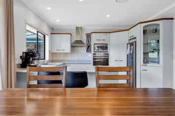 13 Guernsey Place, Grandview Heights