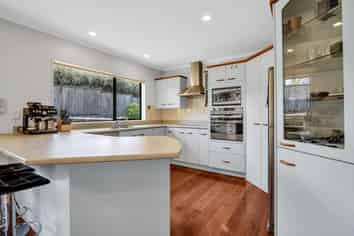 13 Guernsey Place, Grandview Heights