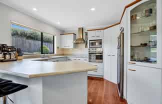 13 Guernsey Place, Grandview Heights