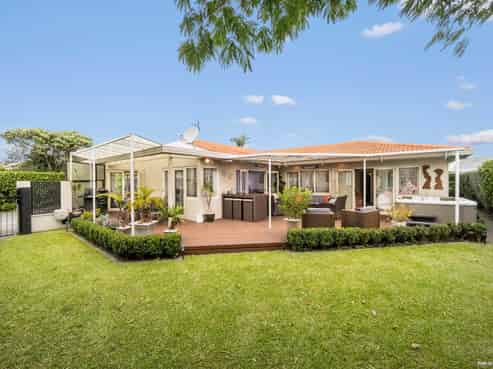 14 Suncrest Drive, West Harbour