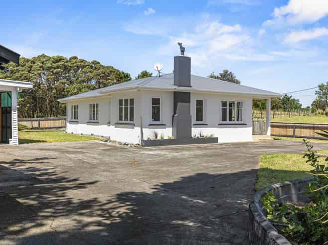 33 Burns Street, Tawhero