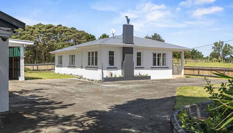 33 Burns Street, Tawhero