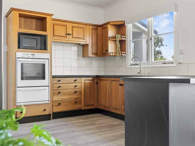 33 Burns Street, Tawhero