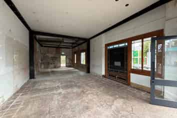 PRIME CORNER OPPORTUNITY IN THE HEART OF REMUERA
