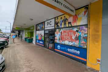 LARGE RETAIL SHOP IN CBD 