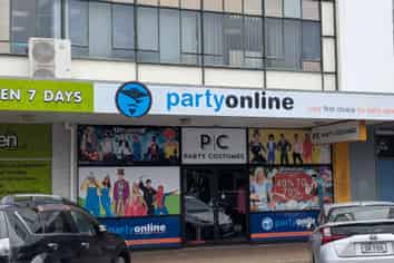 LARGE RETAIL SHOP IN CBD 