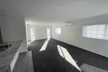 11 Royal St Annes Drive, Kamo