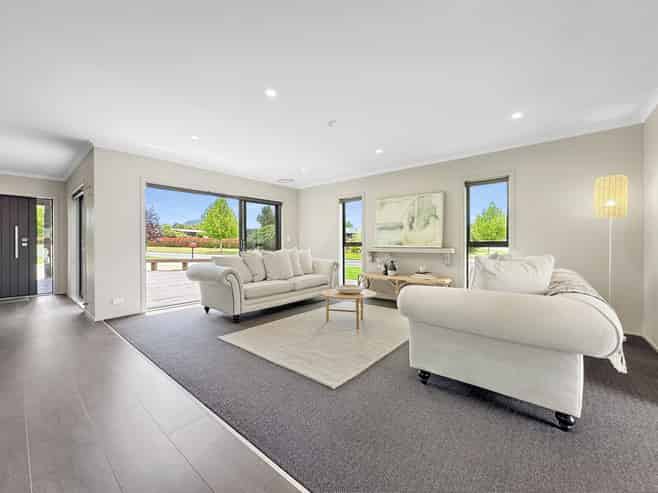 1 Montgomery Crescent, Kinloch