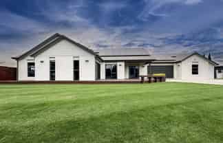 1 Montgomery Crescent, Kinloch