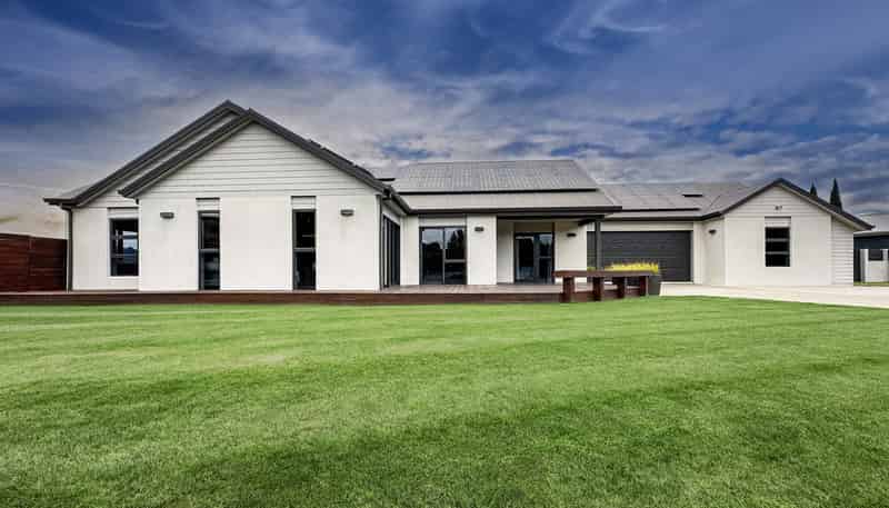 1 Montgomery Crescent, Kinloch