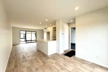 22E Royton Avenue, Mangere East