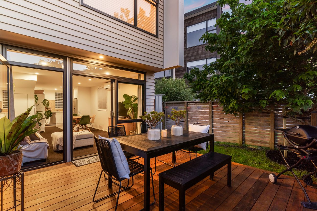 Priced to Sell - $750,000 - Vista 2