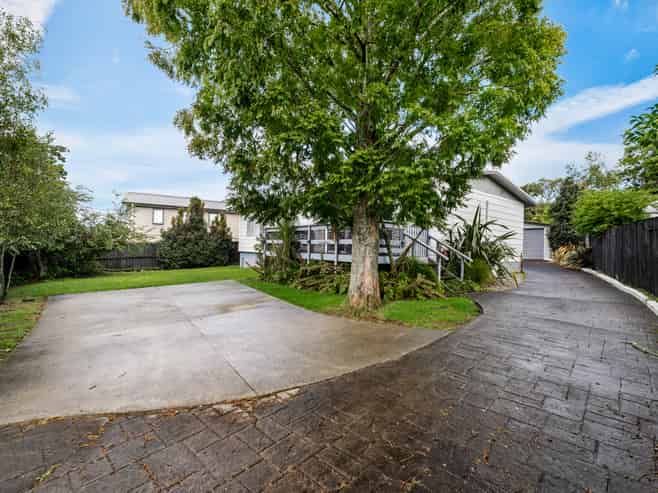 5 Taranui Place, Henderson