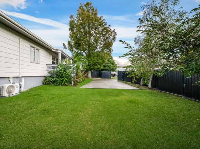 5 Taranui Place, Henderson