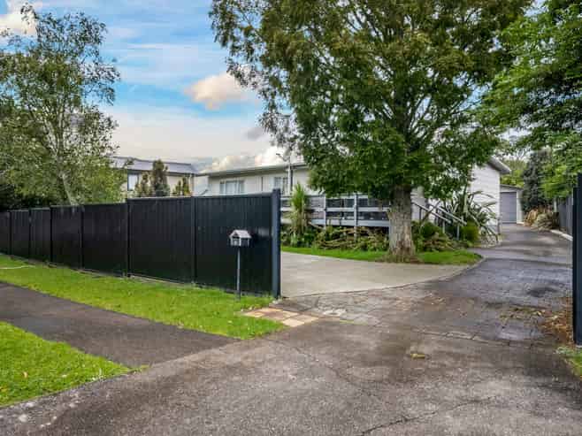 5 Taranui Place, Henderson