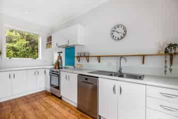 22 Liffey Crescent, Island Bay