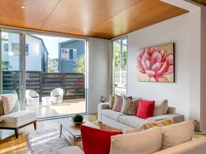 2/3 Severn Street, Island Bay