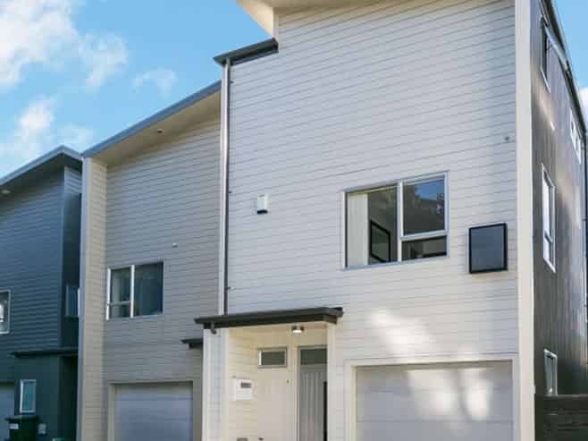 2/3 Severn Street, Island Bay