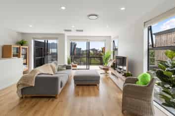 25 Desalt Drive, Hobsonville