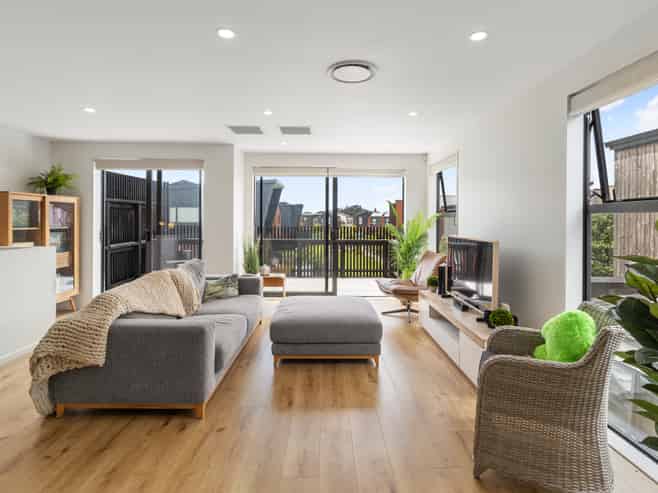 25 Desalt Drive, Hobsonville