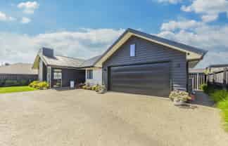 6 Blackbarn Close, Richmond