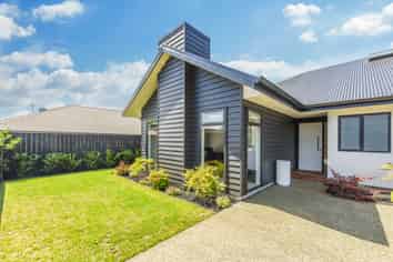 6 Blackbarn Close, Richmond