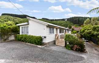 88 Larsen Crescent, Tawa