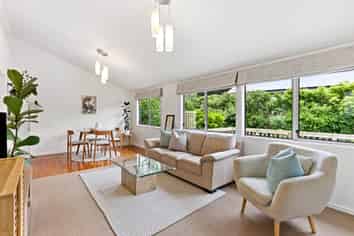 88 Larsen Crescent, Tawa