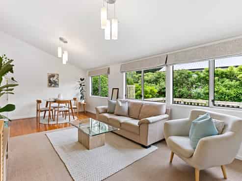 88 Larsen Crescent, Tawa