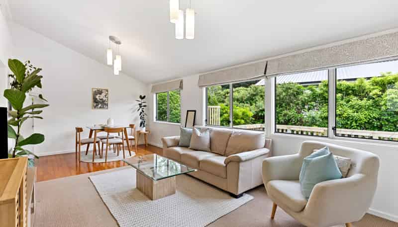 88 Larsen Crescent, Tawa