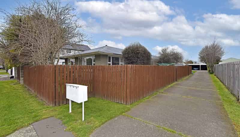 2/124 Huxley Street, Sydenham