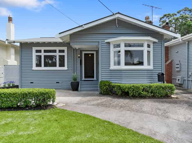 15 Duders Avenue, Devonport