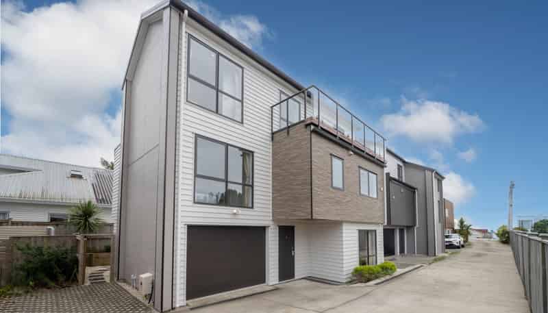 844C East Coast Road, Oteha