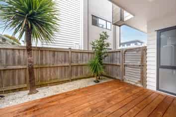 844C East Coast Road, Oteha