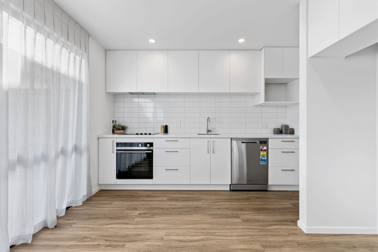 Three Rooms For the Price of Two - Vista 4