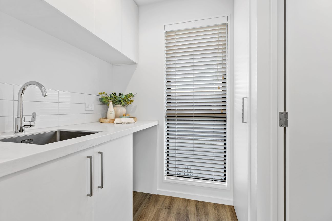 Three Rooms For the Price of Two - Vista 6