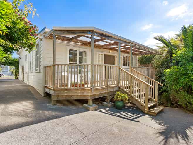 83 Burnley Terrace, Sandringham