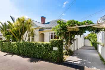 83 Burnley Terrace, Sandringham