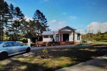 1471 East Coast Road, Redvale