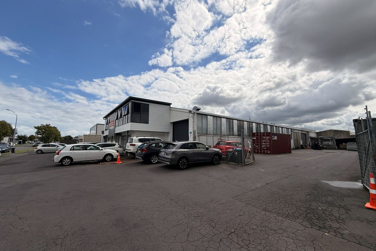 High stud functional central warehouse – pohled 5