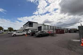 High stud functional central warehouse