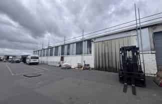 High stud functional central warehouse